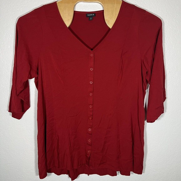 Torrid‎ Red Button Up Blouse Top Size 3 V-Neck 3/4 Sleeve - Picture 2 of 9